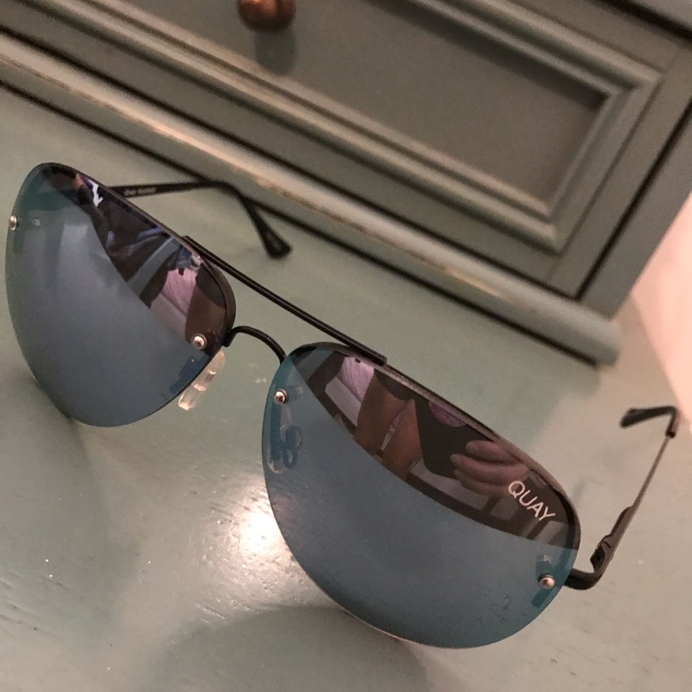 QUAY BLUE MUSE SUNGLASSES - Picture 5 of 7